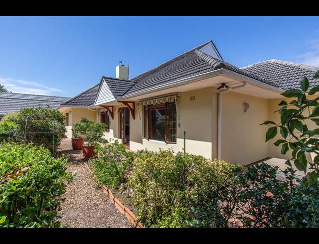 5 BEDROOM HOUSE FOR SALE IN BERGVLIET